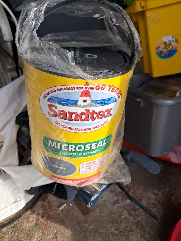 Sandtex smooth masonary paint
