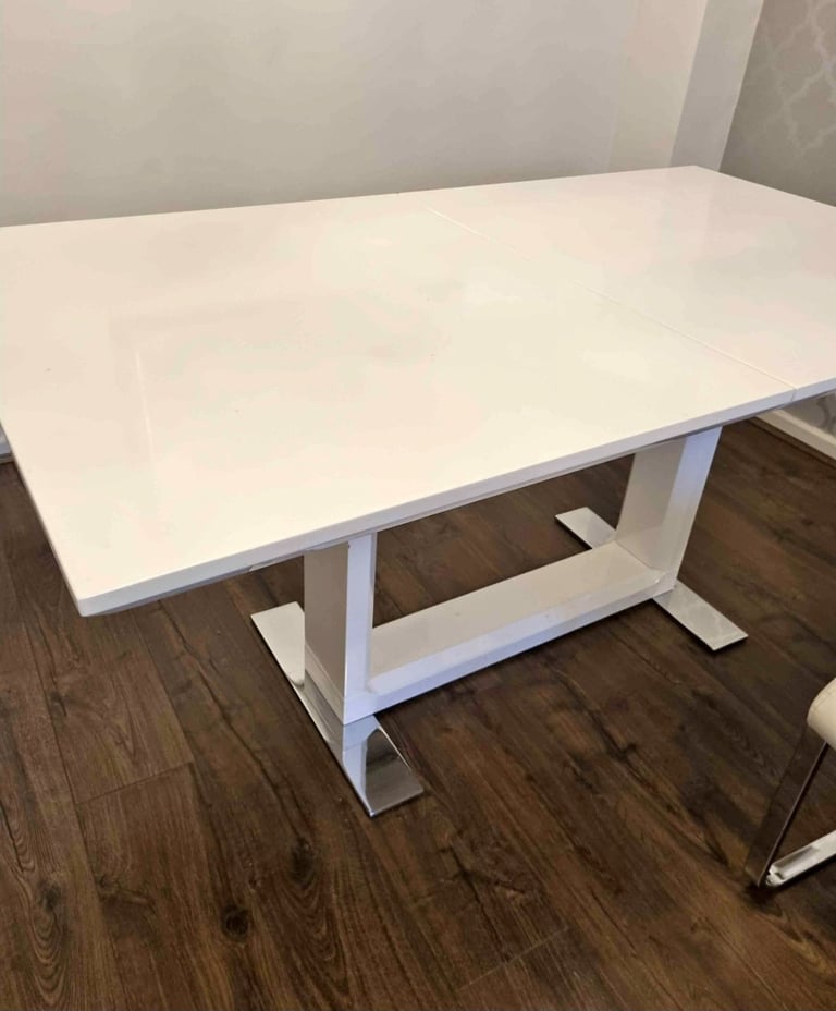image for Extendable white gloss table