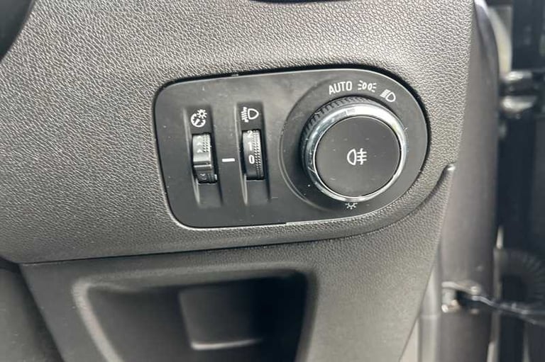 2021 Vauxhall Crossland 1.2i (83 PS) Griffin 5 Door Petrol SUV *** 1 Private Owner from New ***  ...