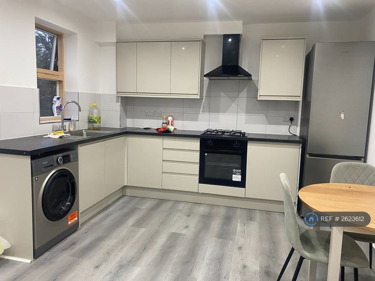 2 bedroom flat in Tanner St, Barking, IG11 (2 bed) (#2623612)