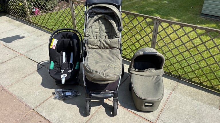 image for Mama’s and Papa’s XT3 Pushchair/Travel system 