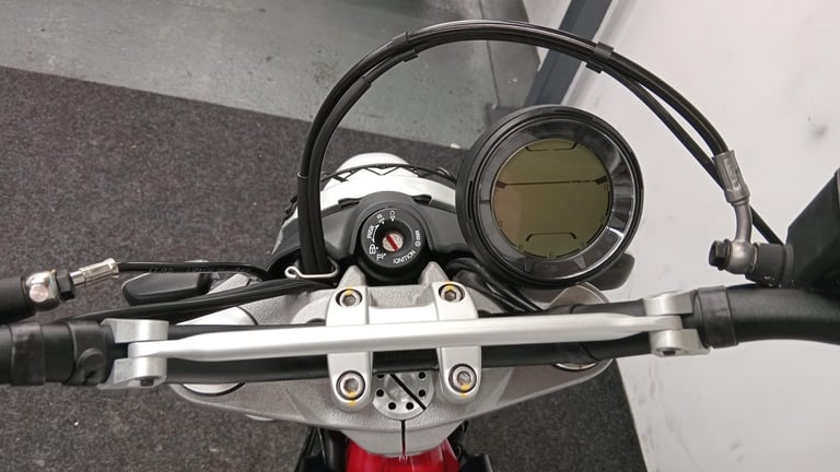 DUCATI SCRAMBLER DESERT SLED ** 12 MONTH MOT - ONE FORMER KEEPER - TAIL TIDY ** 