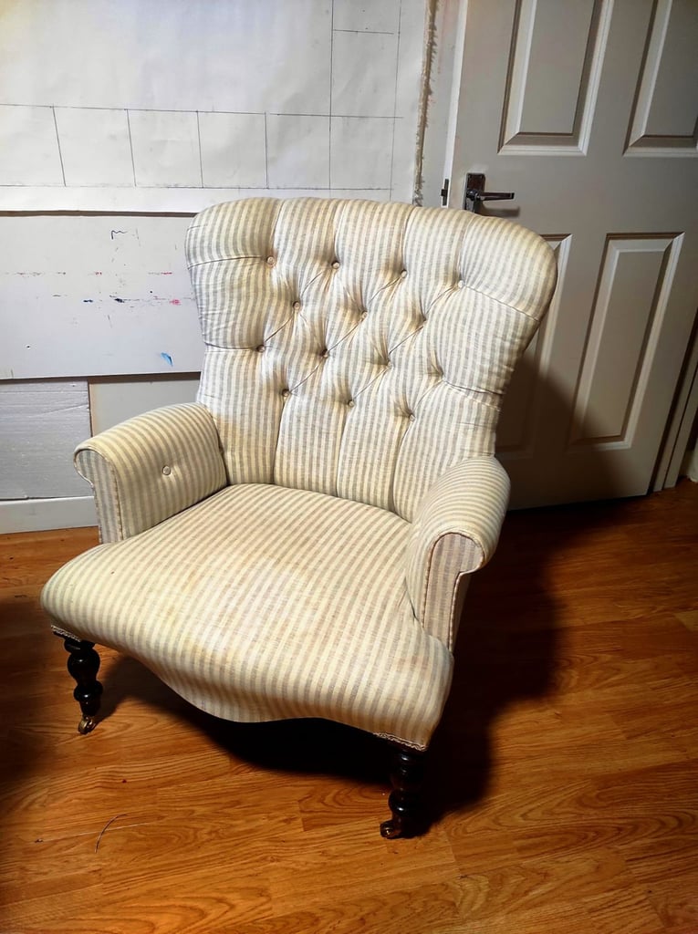 Elegant Vintage Button-Back Armchair – Victorian Style In Striped Fabric