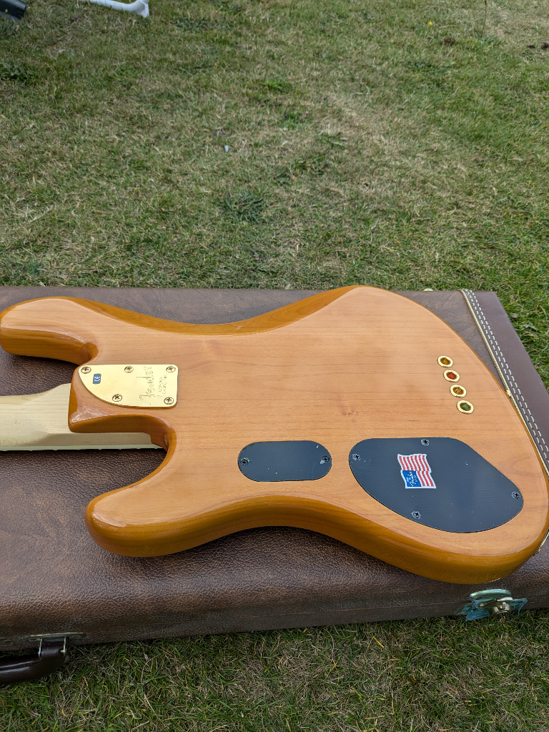 AMERICAN FENDER DELUXE JAZZ BASS FMT