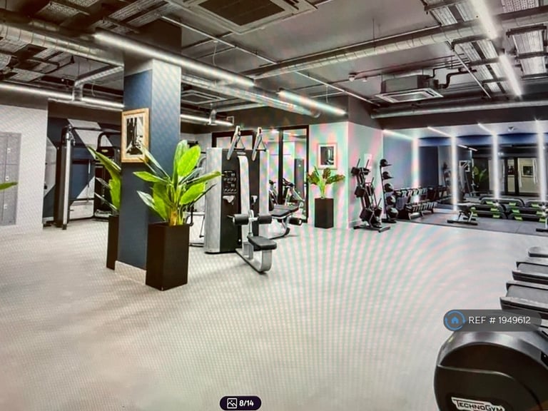 Studio flat in Pan Peninsula Square, London, E14 (#1949612)