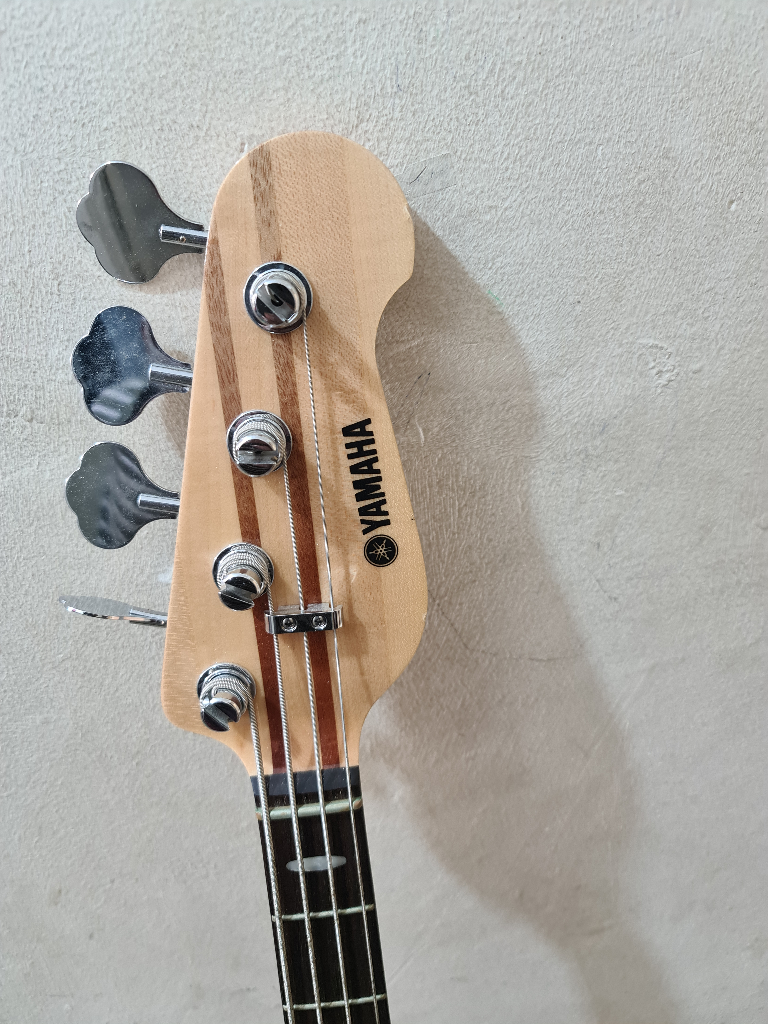 Yamaha BB1024 Professional Bass Guitar 