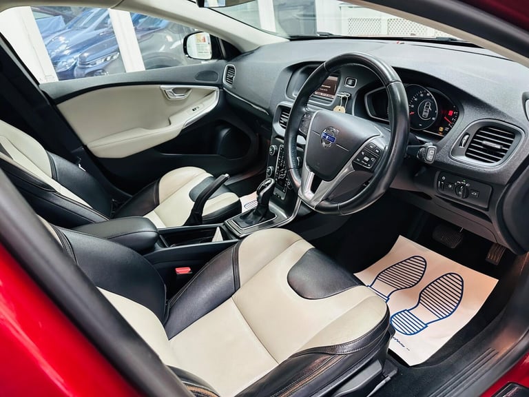2015 Volvo V40 Cross Country 2.0 D2 Lux Auto Euro 6 (s/s) 5dr HATCHBACK Diesel Automatic