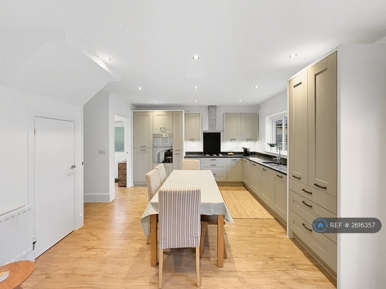 4 bedroom house in St. Edmunds Way, Cambridge, CB22 (4 bed) (#2616357)