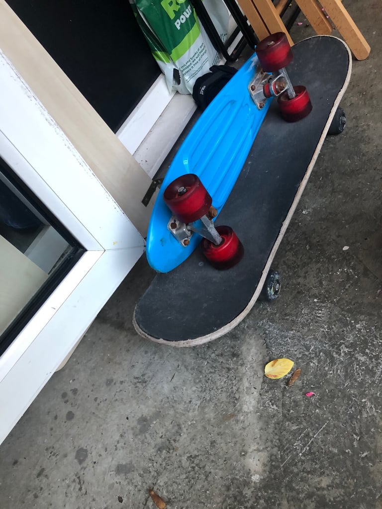 KIDS SCOOTERS AND SKATEBOARDS (£5 each)