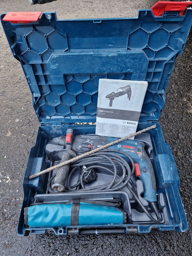 Bosch sds hammer drll 240v with chisel set 