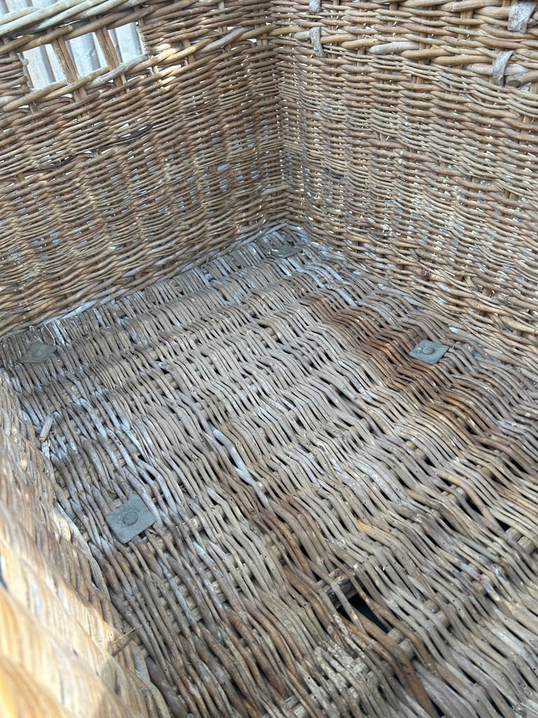 Antique wicker basket 
