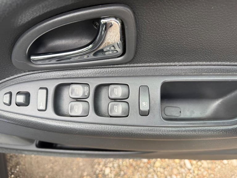 2003 Volvo S40 1.8 S 4dr [122bhp] SALOON PETROL Manual