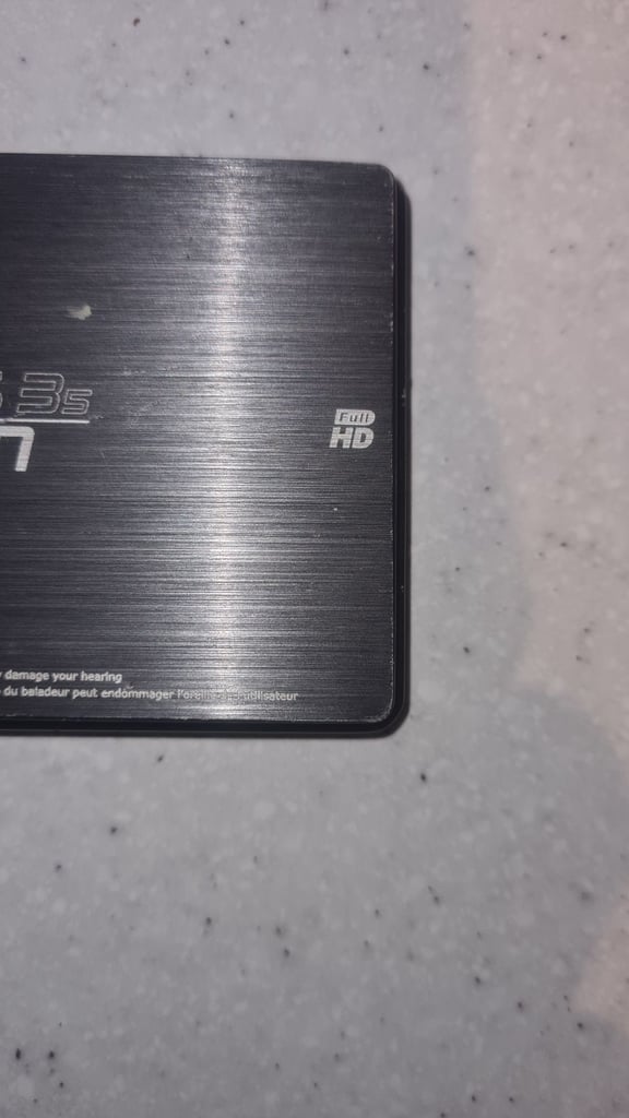 Archos Vision 3s retro 8gb mp3/ video player with usb charger/ data transfer cable