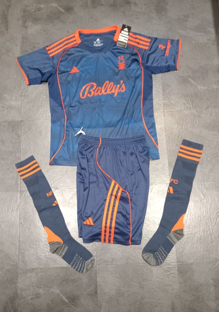 Nottingham forest 25/26 season kids full kits £30 each