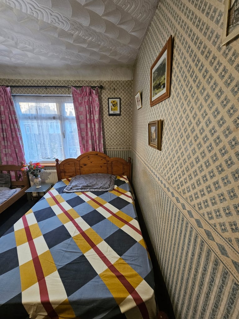 Spacious & Cosy Double Room for Rent in - SL2 5DZ
