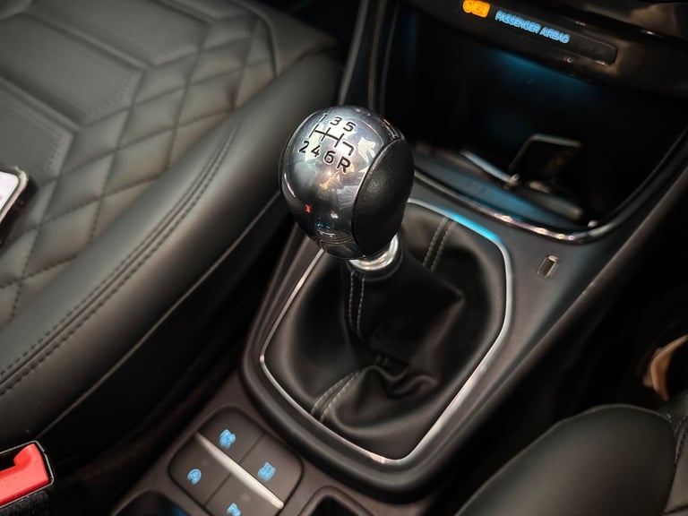 2022 Ford Puma 1.0 EcoBoost Hybrid mHEV 155 ST-Line Vignale 5dr Hatchback Petrol Manual