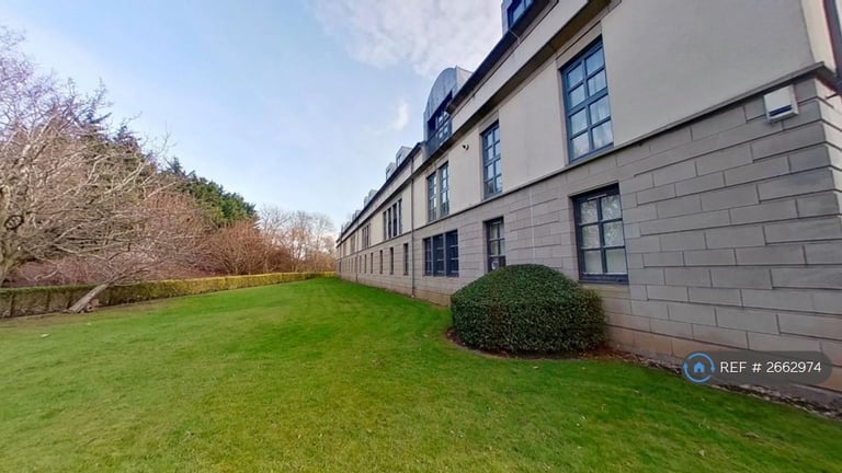 3 bedroom flat in Cavalry Park Drive, Edinburgh, EH15 (3 bed) (#2662974)