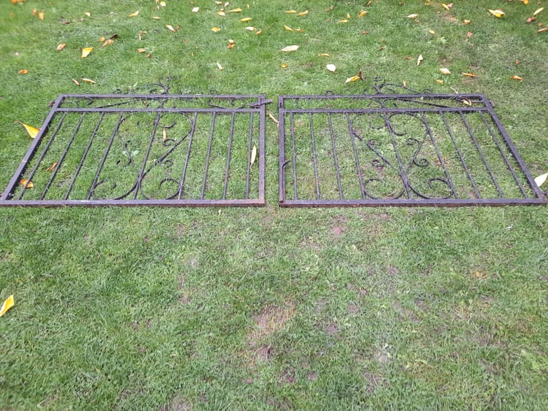 Metal  gates 