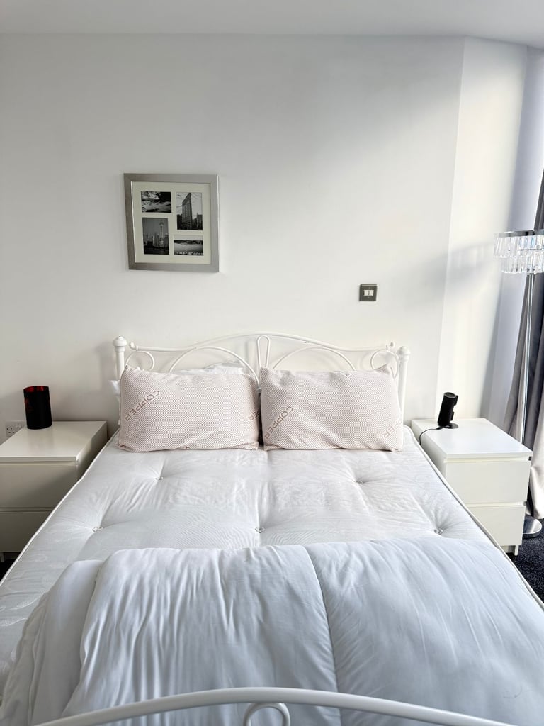 Modern Double Room in the Heart of Birmingham City Centre – All Bills Included!