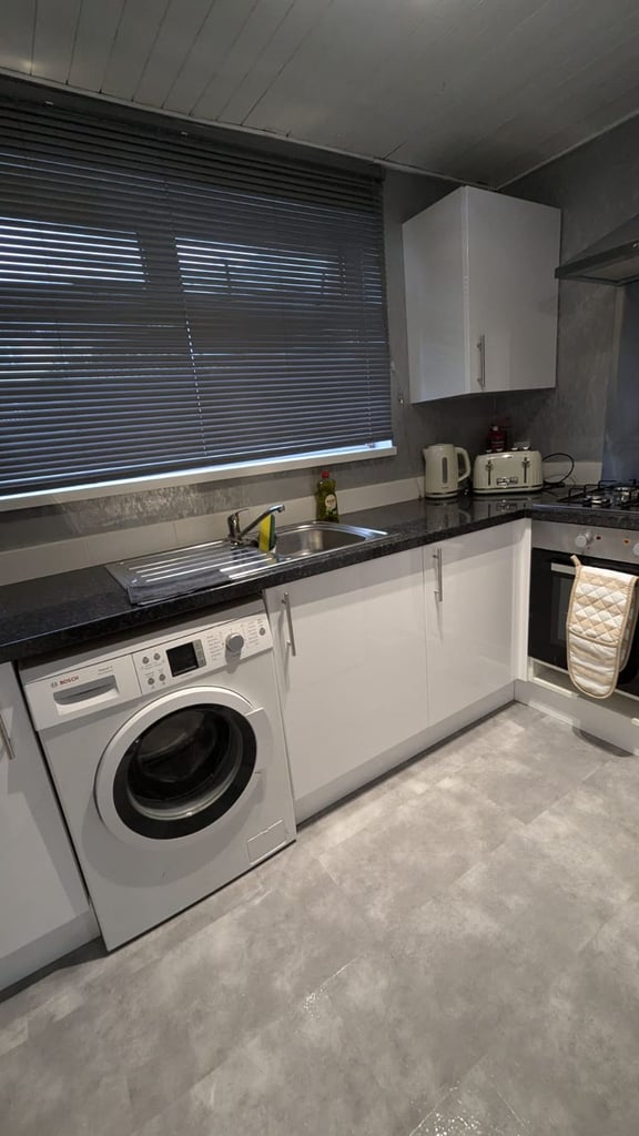 Furnished room in Johnstone- all bills included 