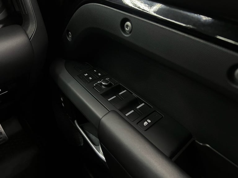 2021 Land Rover Defender 3.0 D300 X-Dynamic HSE 110 5dr Auto [7 Seat] ESTATE DIESEL Automatic