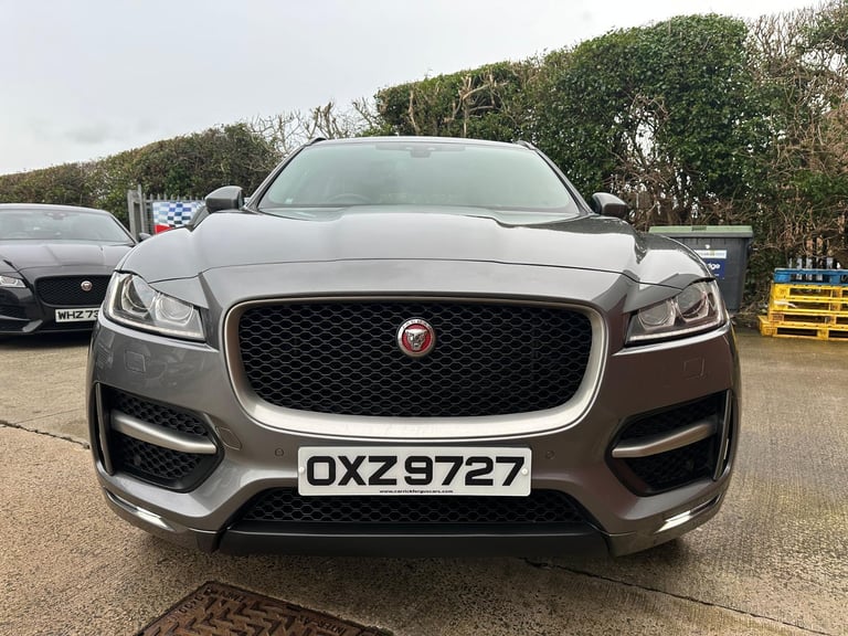 2017 Jaguar F-PACE 2.0 D 180BHP *** HUGE SPEC  AWD R - SPORT EDITION *** AUTO