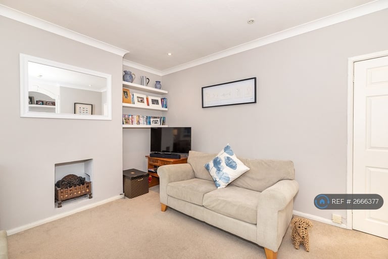 2 bedroom flat in Streatham Common, London, SW16 (2 bed) (#2666377)