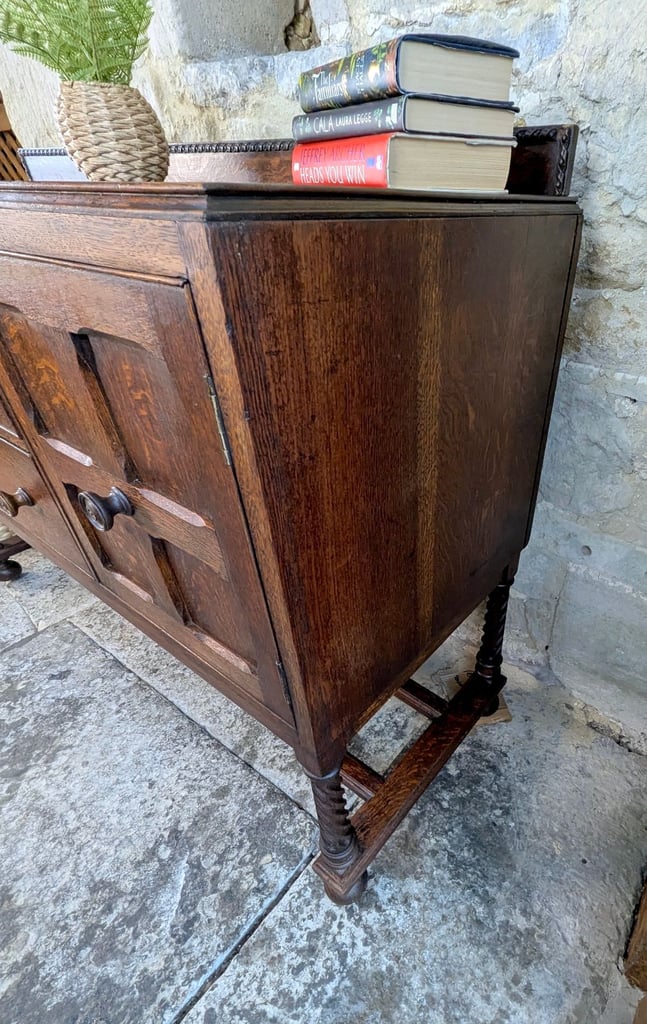 Arts & Crafts Oak Sideboard - Antique - Quarter Sawn Oak