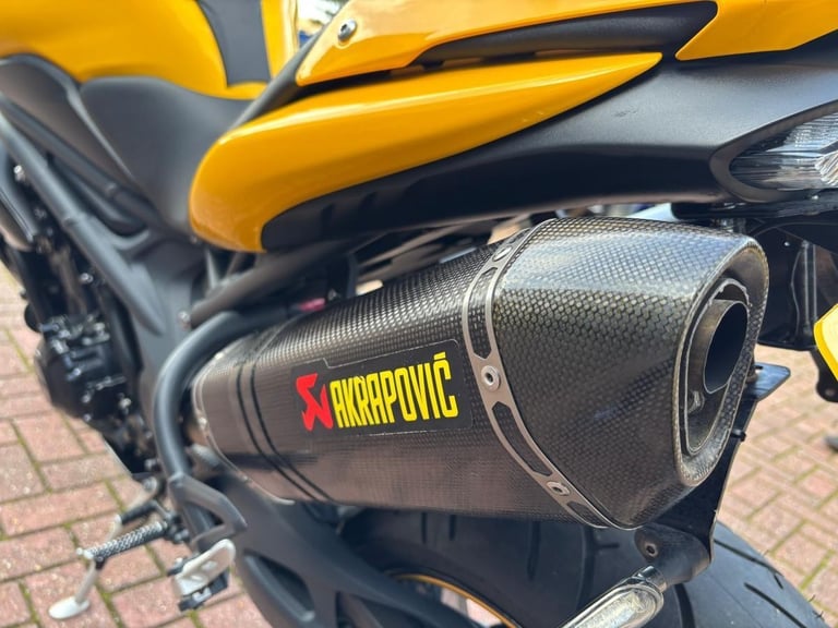 2015 TRIUMPH SPEED TRIPLE 1050 - TWIN AKRA'S - 6 STAMPS - 12 MONTHS MOT