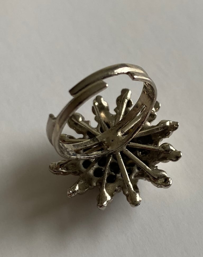 Star Shaped Cluster Ring with Adjustable Band 