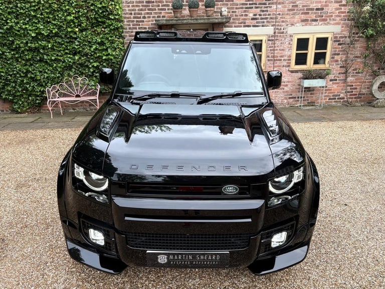 2025 Land Rover Defender 2025 3.0 D250 Hard Top X-Dynamic SE Auto PANEL VAN Diesel Automatic