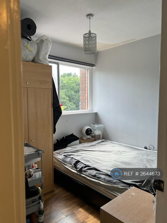 3 bedroom flat in Bywater Place, London, SE16 (3 bed) (#2644673)