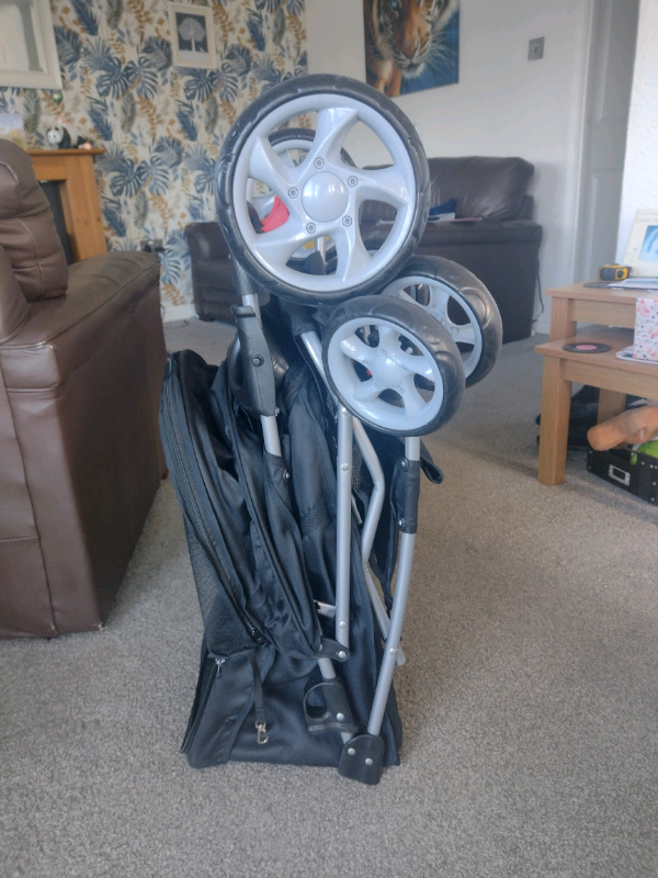 Dog pushchair 