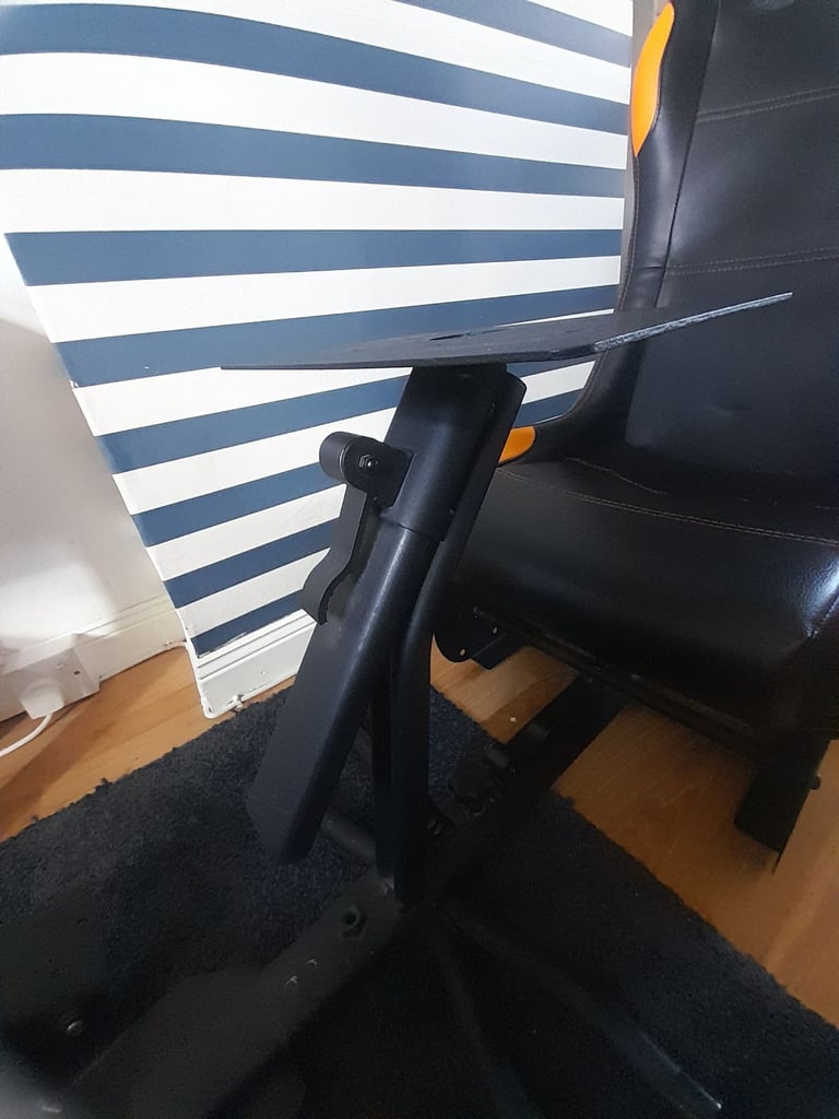 Gaming chair + ferarri 458 steering wheel