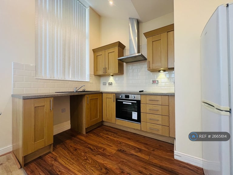 1 bedroom flat in Richardshaw Lane, Pudsey, LS28 (1 bed) (#2665614)