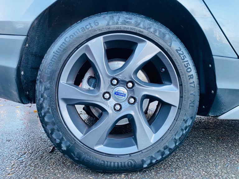 2013 Volvo V40 Cross Country 1.6 D2 Lux Nav Hatchback 5dr Diesel Manual Euro 5