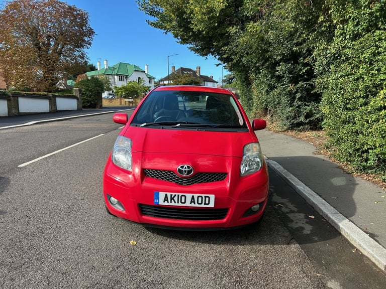 TOYOTA YARIS 1.0cc 2010 £35 A YEAR ROAD TAX !! DRIVES WITH NO FAULTS !! LONG MOT !! VGC !!