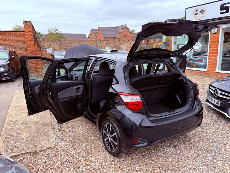 TOYOTA YARIS 1.5 VVT-i Icon Tech 2018