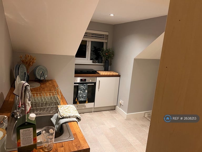 1 bedroom flat in Greenfield Road Bills Included, Farnham, GU9 (1 bed) (#2638213)