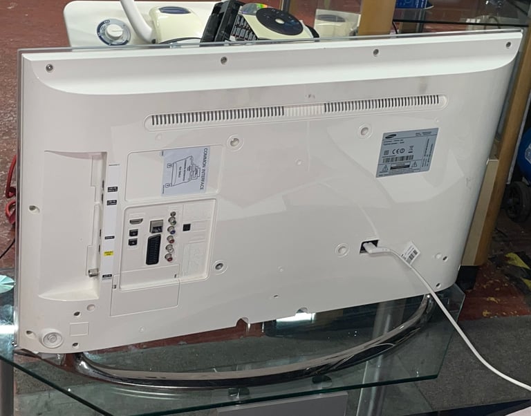 Smart TV: SAMSUNG Model : U32F4510AK