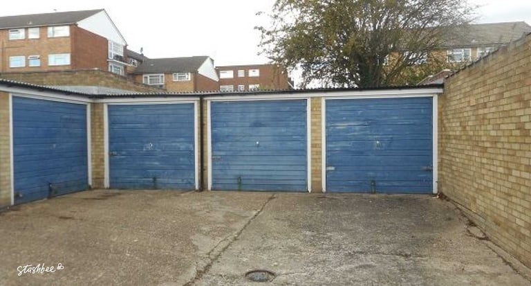 Garage to rent in London (N14) | Stashbee
