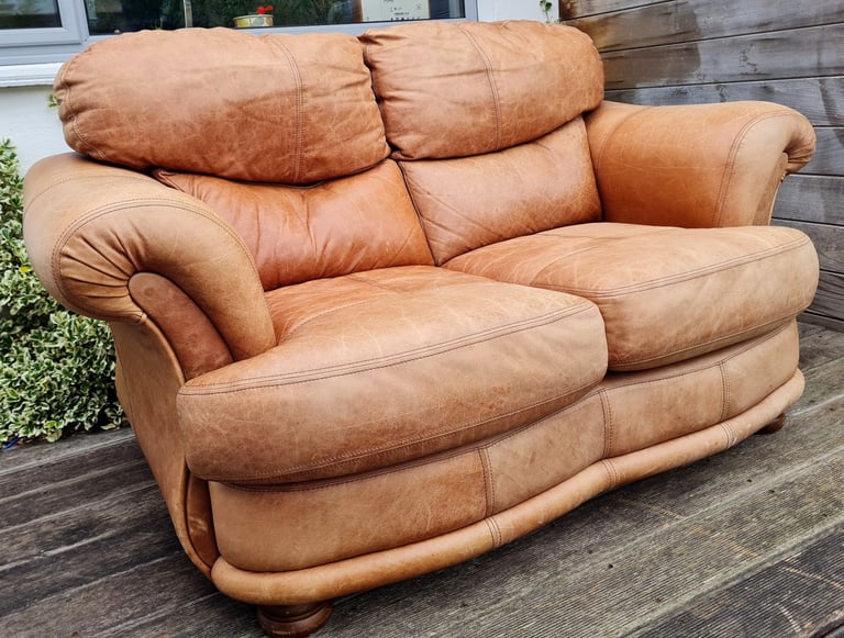 DELIVERY INCLUDED stylish 2 seater tan genuine soft leather hide sofa 
