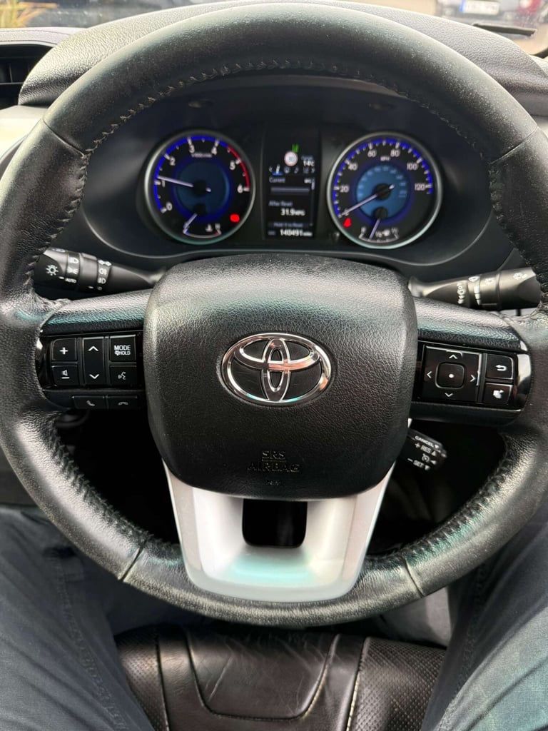 2019 Toyota Hilux 2.4 HI-Luxury Invincible D-4D 4WD Double Cab 4WD 5dr Pickup Diesel Manual