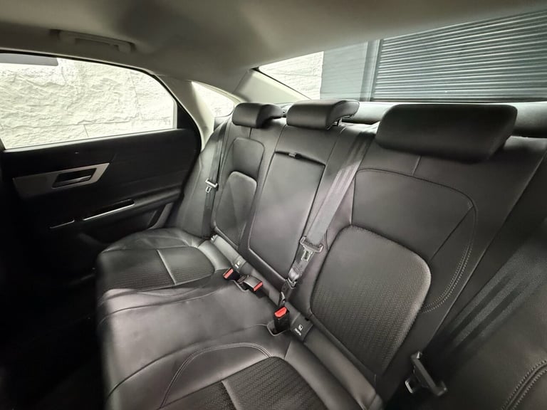 2017 Jaguar XF 2.0d Prestige 4dr Auto SALOON DIESEL Automatic