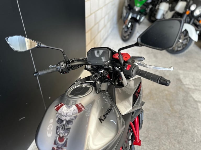 STUNNING LOW MILEAGE 2023/23 KAWASAKI Z650 MOTORCYCLE 