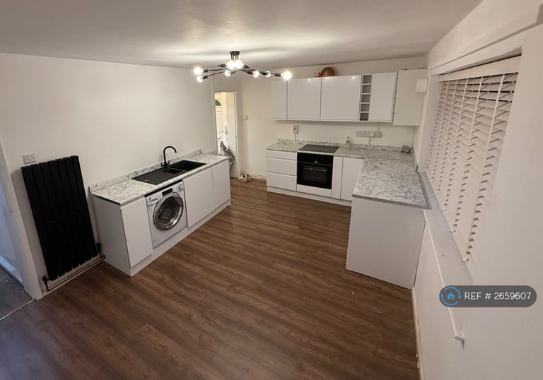 2 bedroom flat in Water Orton, Birmingham, B46 (2 bed) (#2659607)