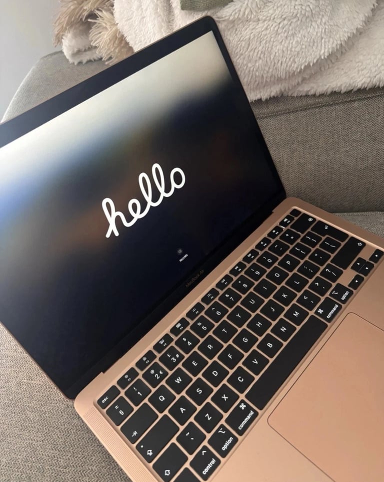 Apple MacBook Air 13.3" Retina 2020 - 256GB SSD 8GB Ram - Gold