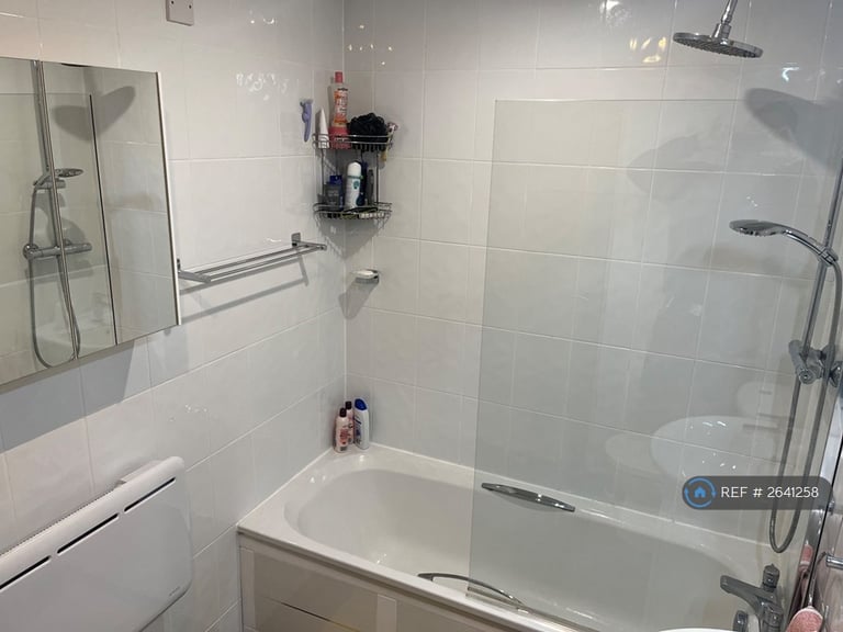 2 bedroom flat in Warwickgate House, Old Trafford, Manchester, M16 (2 bed) (#2641258)