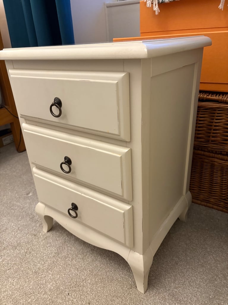  Bedside drawers