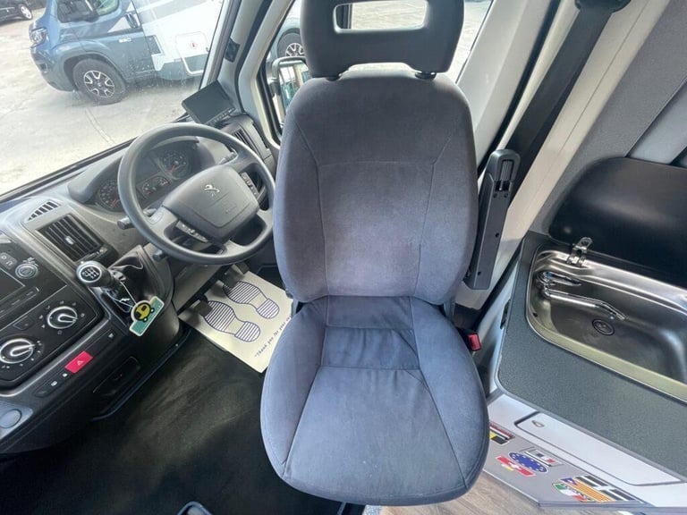 Ventura VR2000 4 Berth 5 Belt Rock n Roll Bed Camper Van 